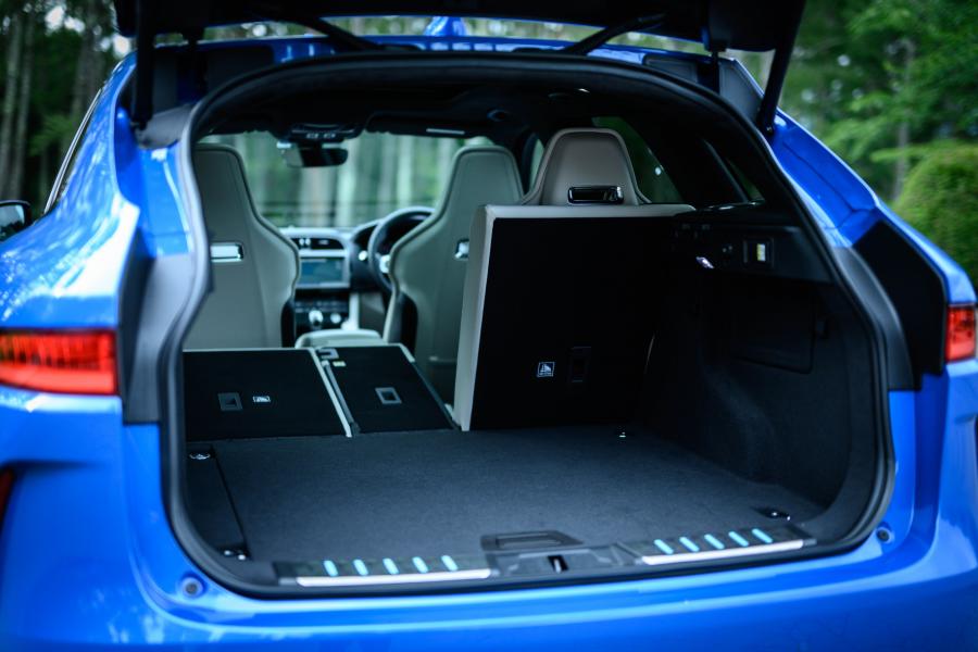Багажник Jaguar F-Pace SVR 2019 года  (JP) (фото 18 из 20)